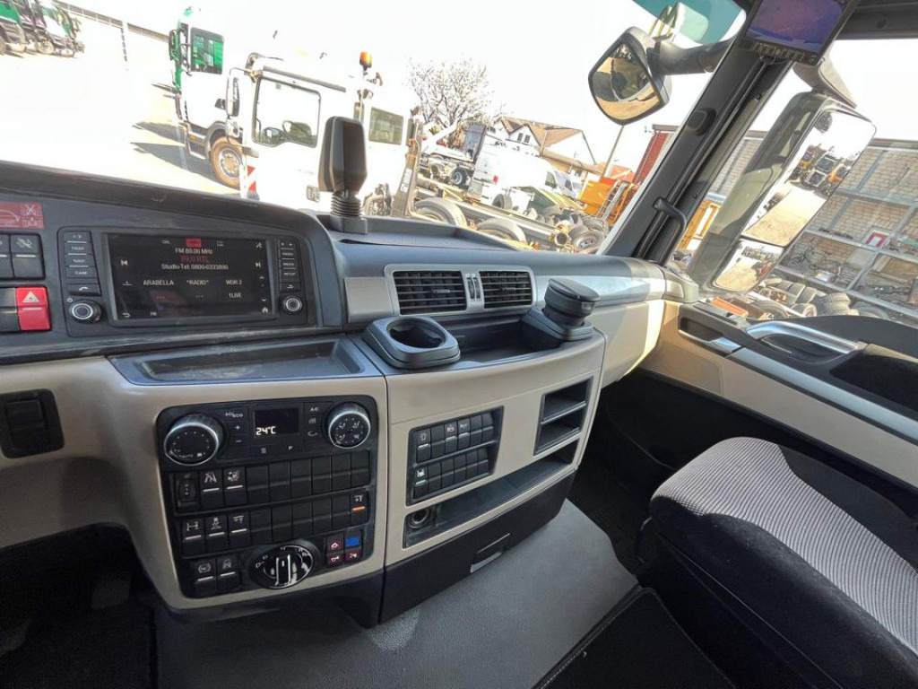 Hook lift truck MAN TG-S 26.420 6x2 Abrollkipper: picture 7