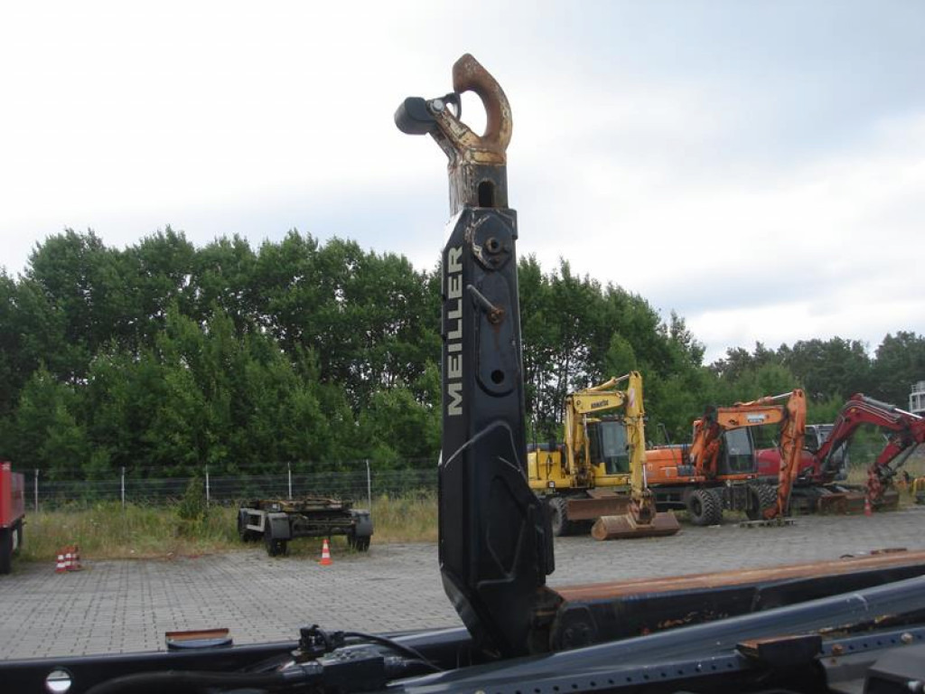 Hook lift truck MAN TG-S 26.420 6x2 Abrollkipper: picture 11