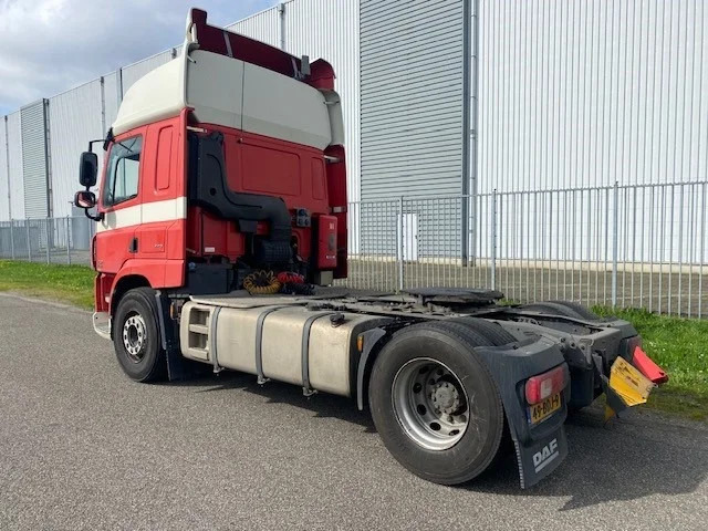 DAF CF 370 spacecab skylights - Tractor unit: picture 3 DAF CF 370 spacecab skylights - Tractor unit: picture 3