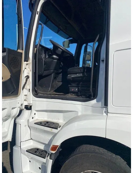 Mercedes-Benz Actros 1840 stream space cabine met spoilers fenders en zonneklep - Tractor unit: picture 3 Mercedes-Benz Actros 1840 stream space cabine met spoilers fenders en zonneklep - Tractor unit: picture 3