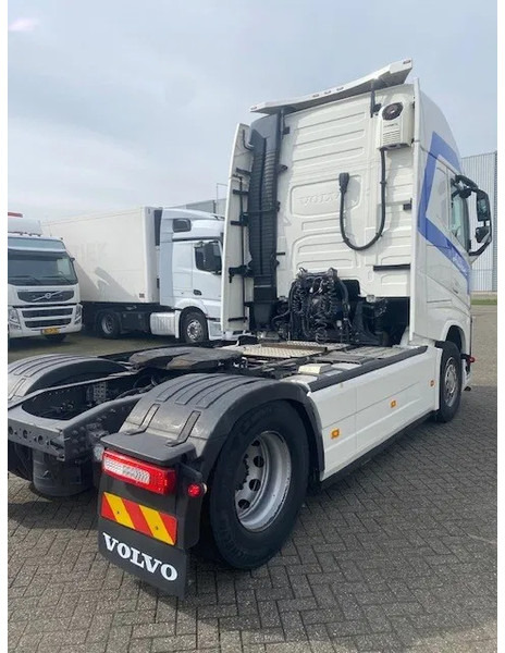 Volvo FH 13.460 XL cabine, euro 6 , full spoilered, smart tacho , new clutch ,beauty..... - Tractor unit: picture 4 Volvo FH 13.460 XL cabine, euro 6 , full spoilered, smart tacho , new clutch ,beauty..... - Tractor unit: picture 4