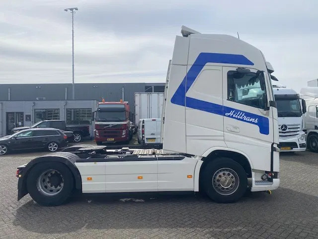 Volvo FH 13.460 XL cabine, euro 6 , full spoilered, smart tacho , new clutch ,beauty..... - Tractor unit: picture 3 Volvo FH 13.460 XL cabine, euro 6 , full spoilered, smart tacho , new clutch ,beauty..... - Tractor unit: picture 3