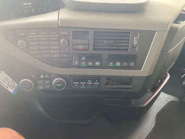 Volvo FH 13.460 trekker, met XL cabine, special paint en incl parc cool, fridge, - Tractor unit: picture 5 Volvo FH 13.460 trekker, met XL cabine, special paint en incl parc cool, fridge, - Tractor unit: picture 5