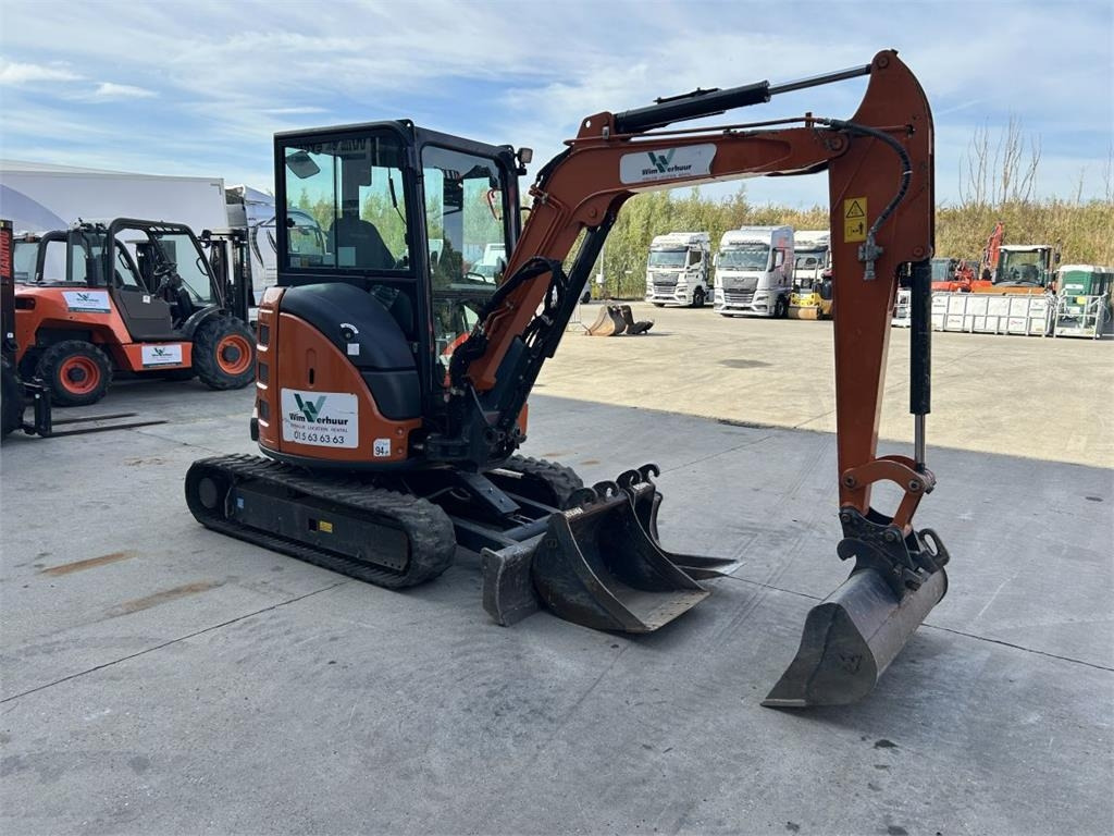 Hitachi ZX33U-6 (7740) - Mini excavator: picture 4 Hitachi ZX33U-6 (7740) - Mini excavator: picture 4