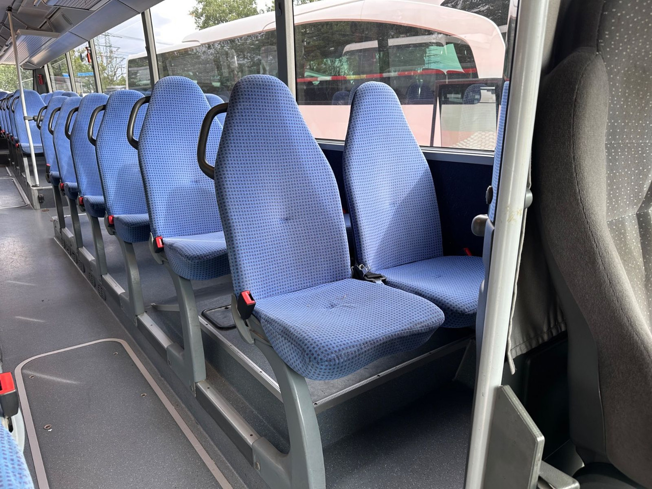 Suburban bus Mercedes-Benz O550 Integro (56 Sitze*Klima*Schalt): picture 6