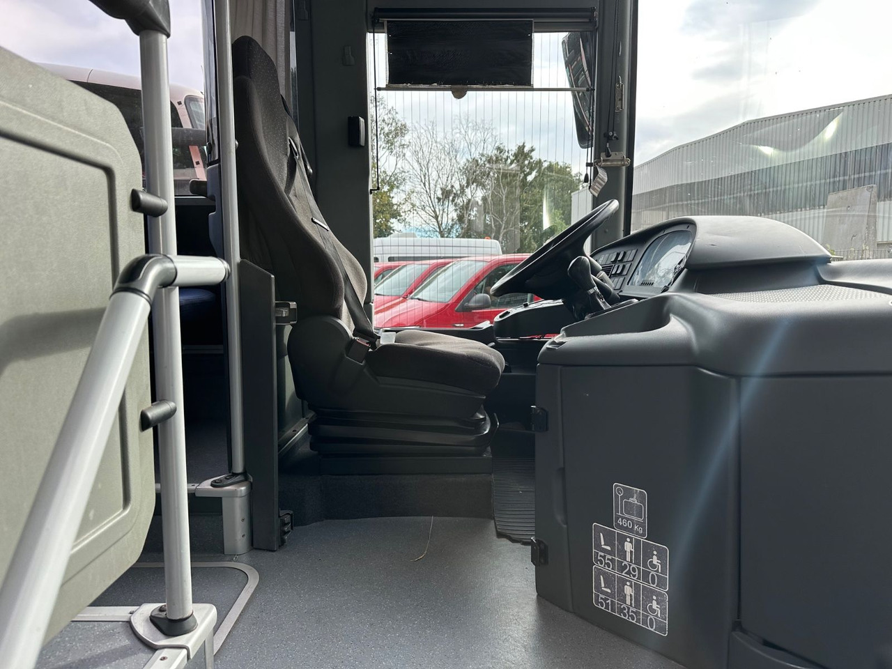 Suburban bus Mercedes-Benz O550 Integro (56 Sitze*Klima*Schalt): picture 14