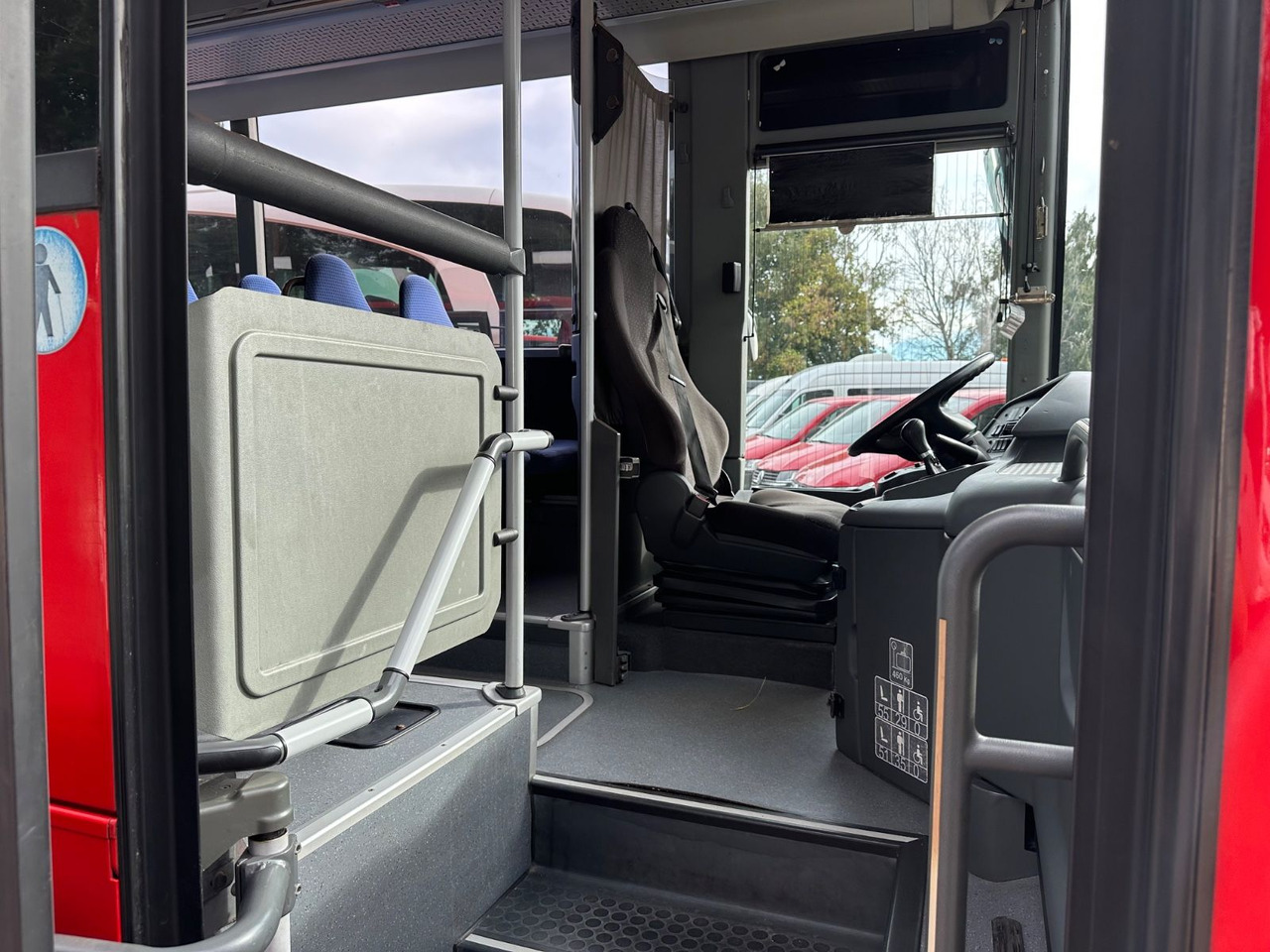Suburban bus Mercedes-Benz O550 Integro (56 Sitze*Klima*Schalt): picture 13