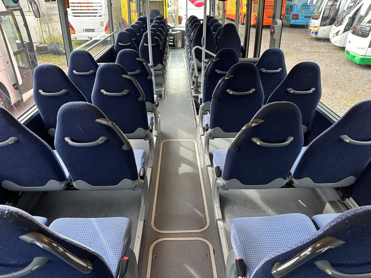 Suburban bus Mercedes-Benz O550 Integro (56 Sitze*Klima*Schalt): picture 20