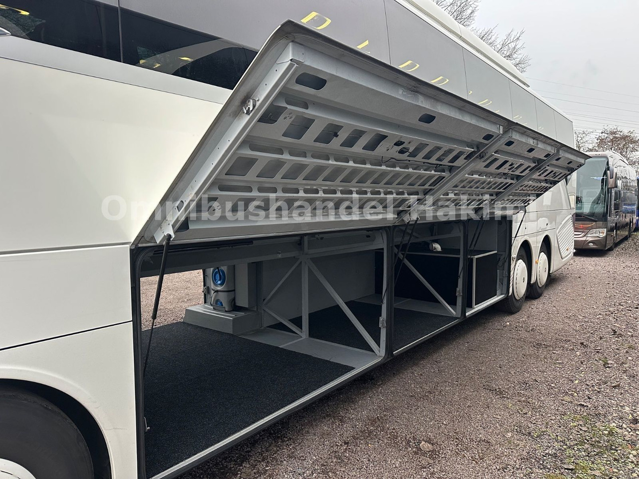 Setra S 517 HD (60 Sitze*Euro 6*DE-Bus) Setra S 517 HD (60 Sitze*Euro 6*DE-Bus) - Coach: picture 5 Setra S 517 HD (60 Sitze*Euro 6*DE-Bus) Setra S 517 HD (60 Sitze*Euro 6*DE-Bus) - Coach: picture 5